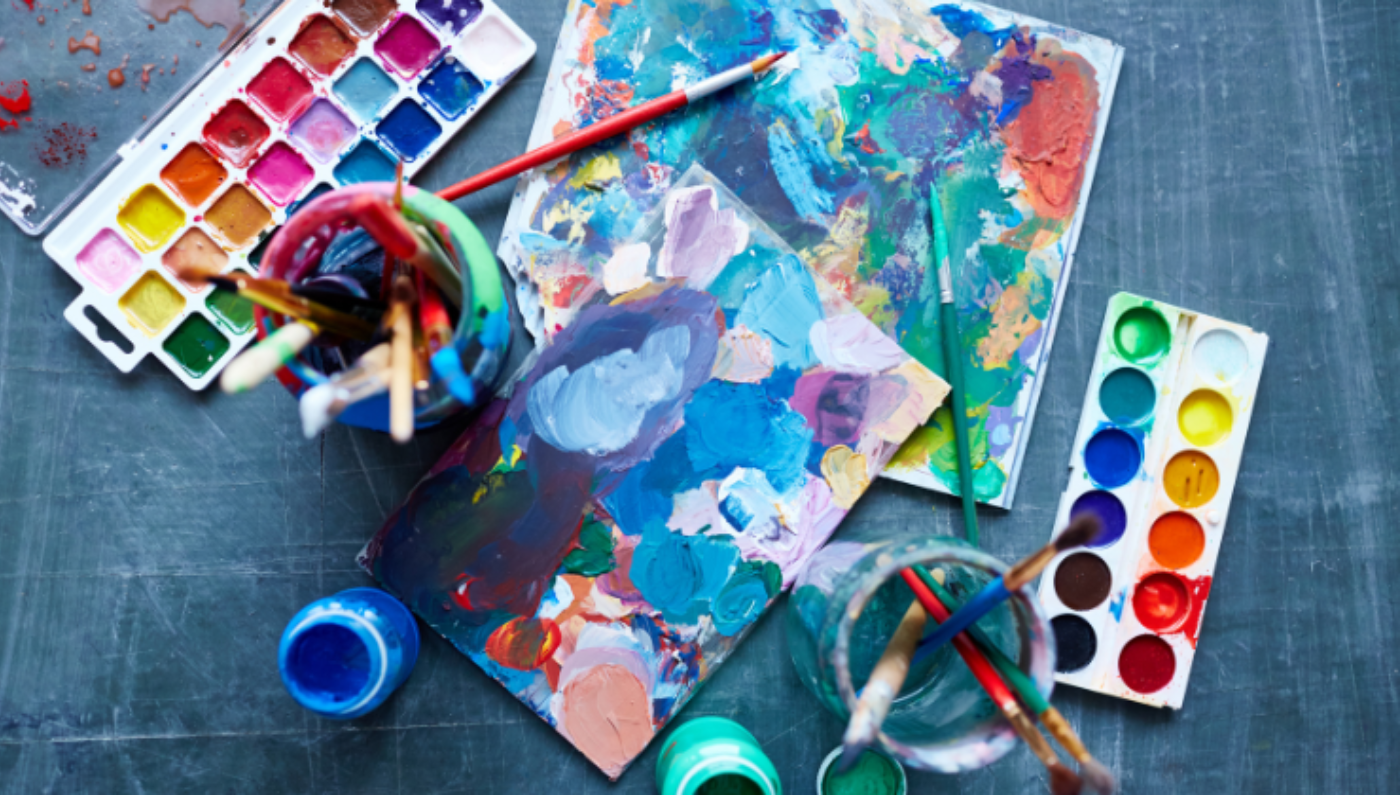 Photo générique de peinture, toiles et pinceaux
